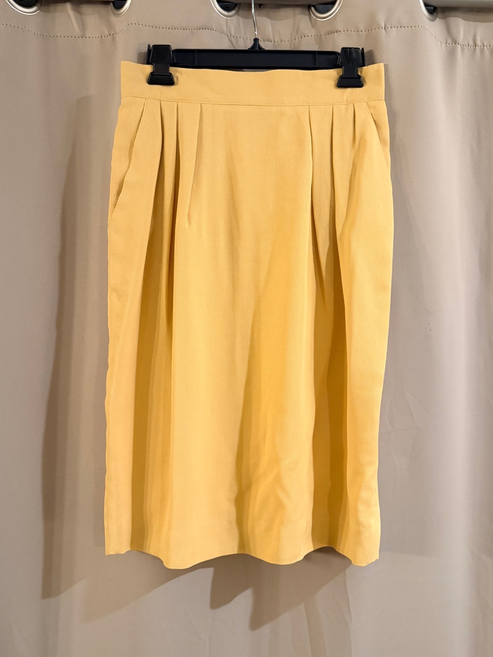 Jones Wear Vintage Yellow Pleated Midi Skirt - Women
